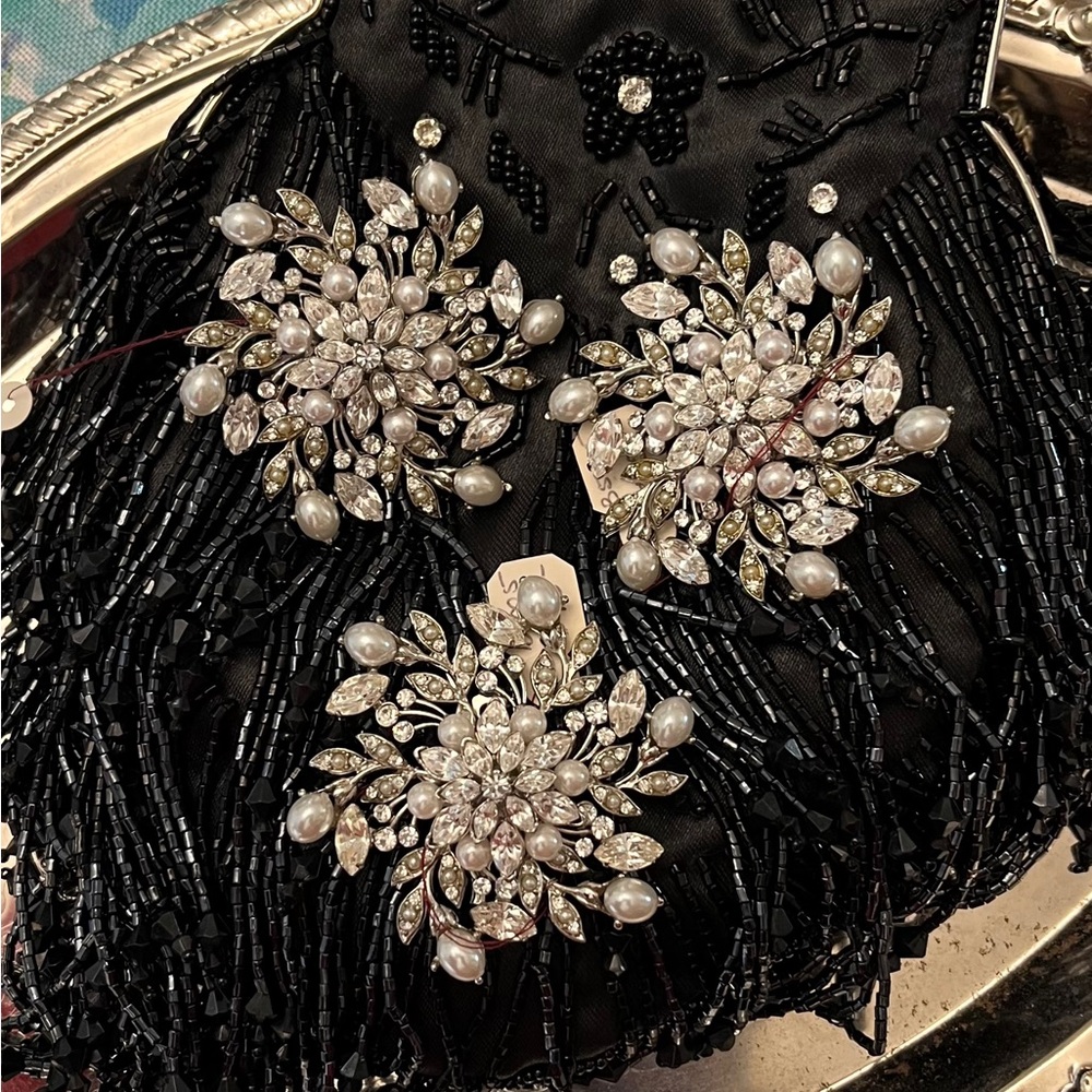 Elegant Silverplated brooch with faux pearls and rhinestones-brand new with tags - Picture 12 of 12